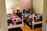 Mountaintop Cabin in Pearisburg! - Homestays