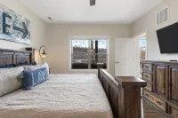 New Lakefront Cabin - Lake Views - Large Hot Tub - Firepit - Wifi