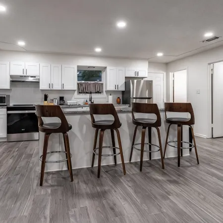 The University-2 bed/2bath-straightshot to Tech