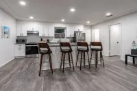 The University-2 bed/2bath-straightshot to Tech - 4성급