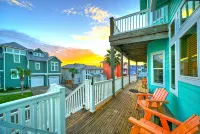 Ocean Views from Two Decks + Beach Boardwalk Across the Street + Heated Pool - 4つ星