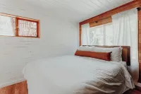 Chalet Rivière 2-bedroom cabin with AC and WiFi in Gold Bar - シャレー