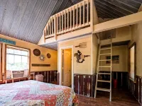 Cozy Rustic Cabins for Self or Family Retreat - Chalets