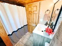 The Tiny House @ Deep Creek Lake - centrally located to everything Deep Creek - 4-Star