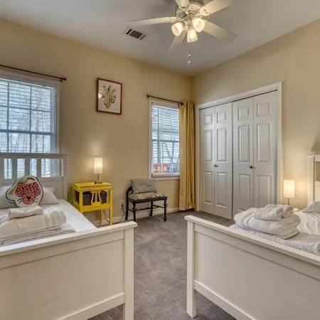 Selah - 12 min Dahlonega, Pool Table, Record Player, 5 Acres with Trails