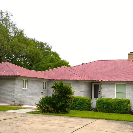 Elm Lodge - Lake House w/ Pool, Dock, 100' Lake Front, Large Yard w/ Great Views