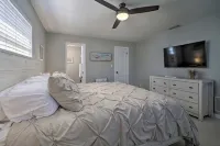 Cocoa Beach - Family/Pet Friendly 4BR 2BA Home with heated pool - อ่างจากุชชี่
