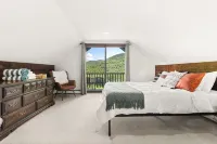 The Overlook - Hot Tub, Game Room, 5min to MTN - 4 tähden