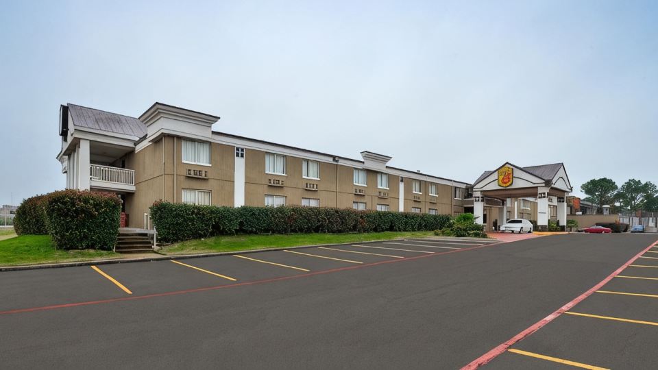 Super 8 by Wyndham Grand Prairie North