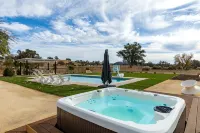 Resort-Like Amenities Inside & Out, Close to Downtown Paso, Great for Families - Homestays
