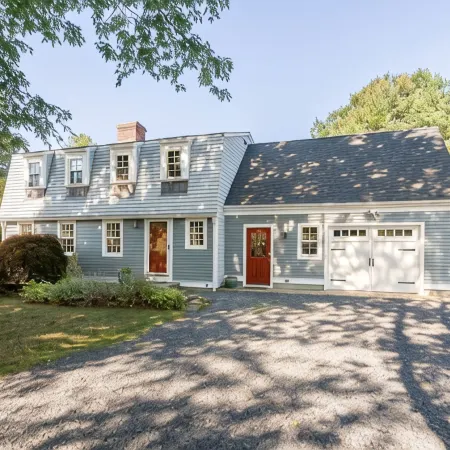 Spacious Getaway Close to Newport & Beaches