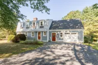 Spacious Getaway Close to Newport & Beaches - balcony