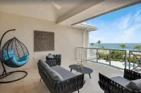 3 Bedroom Grace Bay Beachfront Penthouse at Grandview - WiFi