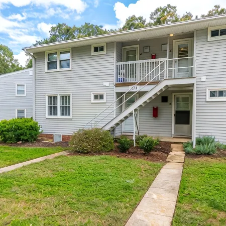 Comfortable and Quiet Condo near the Village and NC State