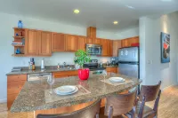 Water view! Luxury Port Suite -- walk to cafes, shops, galleries & beaches. - 民泊