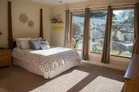 Private Luxury Retreat: In-home Theatre, Hot Tub, Gym, Game Room, and Zebra! - Gym