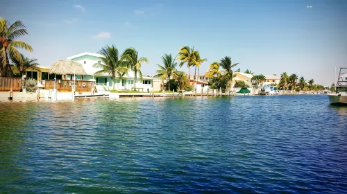Dog-Friendly Waterfront House with 37ft Dock and Cabana Beach Club & Pool - Wifi