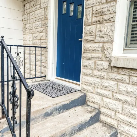 Cozy & Charming 3-bedroom cottage in Springfield - Great Location! Pet friendly!