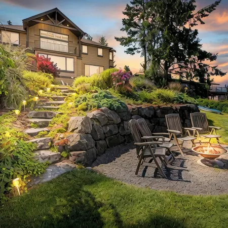 Luxury Beach House & Apartment, Waterfront, Hot Tub, Kayaks, Fire Pit, Game Room