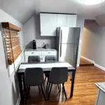 Cozy second floor unit in the heart of Downtown Charlevoix, 1BR / 1BA sleeps 4 - 3 estrellas