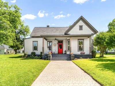 Spacious 4-bedroom w/ full en suite baths - 1/2 mile from Covington Square!