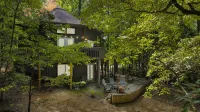 Large Octagon Cabin on Double Lot! Hot Tub, Fire place, Game room, Fire pit! - Alphydda