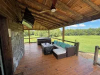 Rustic Tobacco Barn Cabin in the heart of Yadkin Valley Wine Country - Chalets