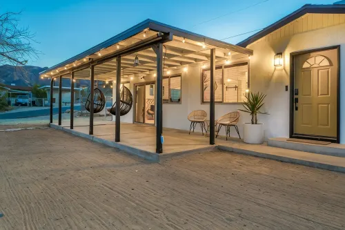 ✧VIEWS✧ 6min to Joshua Tree walk to bars + firepit - Homestays