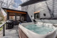 3-Br Luxury Home with Hot Tub & Arcade Games - 3-Star