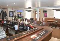 The Red Lion - Bares