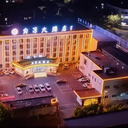 Xinzhou Shixi Grand Hotel (Xinzhou West Station)