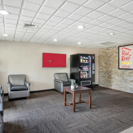 Red Roof Plus+ & Suites Vicksburg