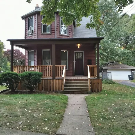 Cozy 2 bedroom in Highland Square, pets welcome!