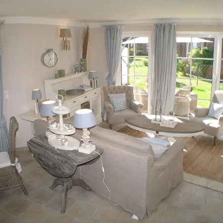 Exclusive apartment with garden and fireplace near the beach