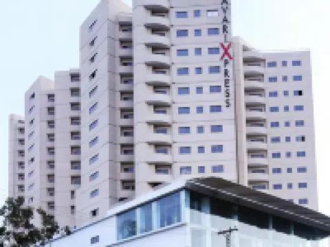 Avari Xpress Gulberg Hotels near Lahore Zoo