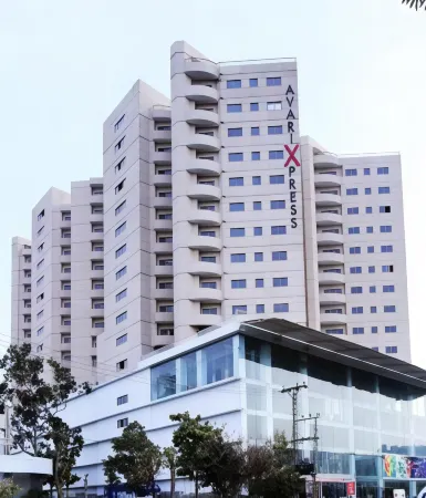 Avari Xpress Gulberg Отели рядом с достопримечательностью «Зоопарк Лахор»