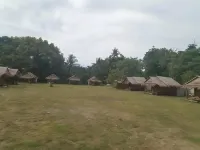 Lanta Local Hut Hotel di 
