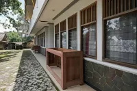 Rumah Pahoman Syariah Mitra RedDoorz Các khách sạn ở Pahoman