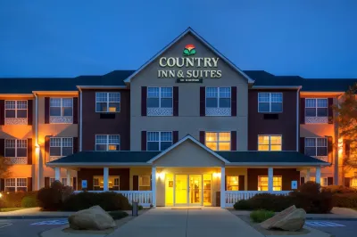 Country Inn & Suites by Radisson, Mason City, IA Hotel di Clear Lake