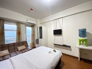 Cozy Studio Apartment with Great View at Oxford Jatinangor