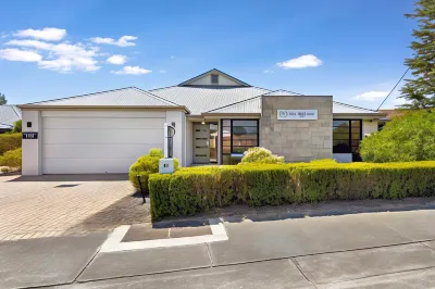 Baudins of Busselton Bed and Breakfast - Adults Only