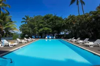 Hilo Hawaiian Hotel, Trademark Collection by Wyndham - piscina