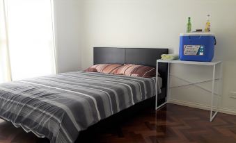 Abbotsford Private Rooms & Pods - 15 Charles Homestay - Housity