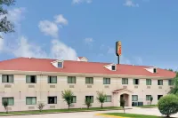 Super 8 by Wyndham Cooke City Yellowstone Park Area