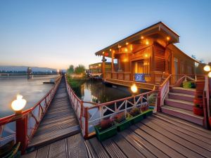 Kolu Group of Houseboats