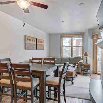 Silver Mill 8231 - 2Br-Walk to Slopes! Kids Ski Free! Condo Dining/Meeting Rooms