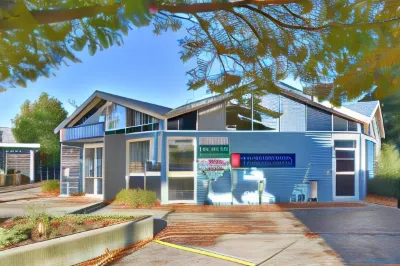 Northcote Motor Lodge Hotels near Groynes