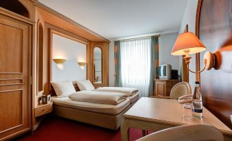 Centro Hotel Stern - Housity