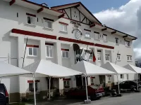 Hotel Los Perales فنادق في Puebla de Sanabria