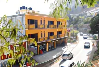 Hotel Avlokan - Near Kainchi Dham Mandir